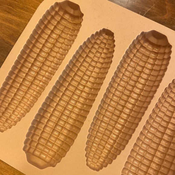 NWOT Silicone Ear of Corn Cake-Let Pan Gelatin Cornbread Thanksgiving Fun Picnic - Picture 2 of 7